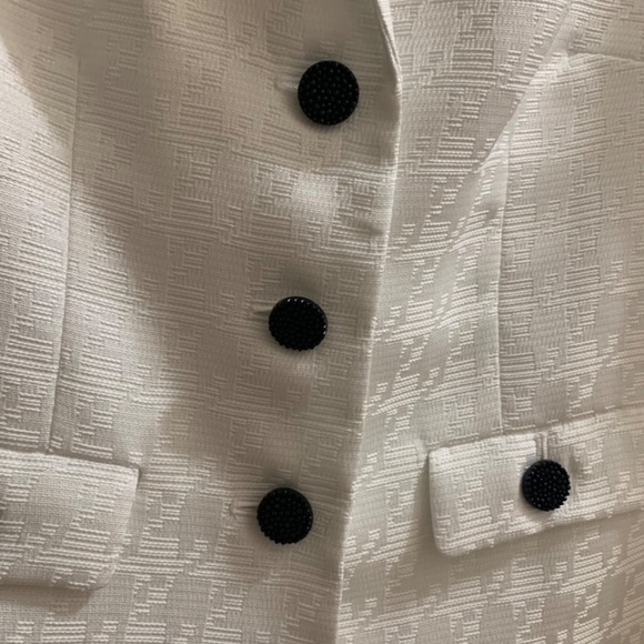 NWT Size 6 Le Suit Three- button Vanilla Ice Skirt Suit - Picture 7 of 10